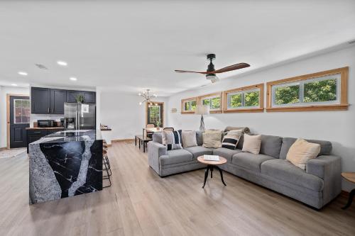 a living room with a couch and a kitchen at Huckleberry Arch in Rogers