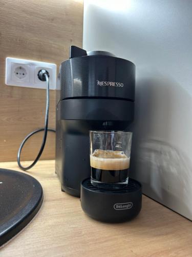 Kemudahan buat kopi dan teh di One Studio