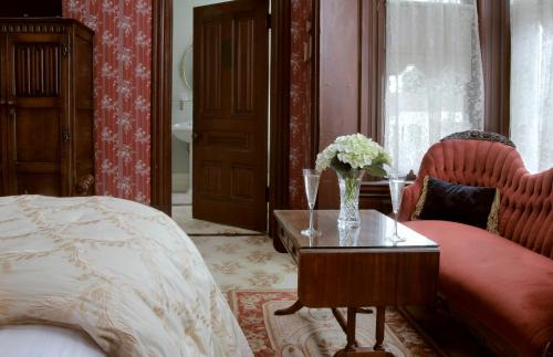 Ruang duduk di Victorian Inn