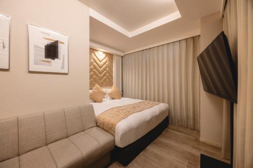 Μια τηλεόραση ή/και κέντρο ψυχαγωγίας στο Centurion Hotel Residential Akasaka Station