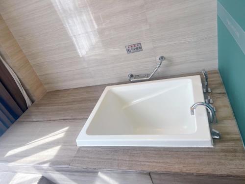 a bathroom with a white sink in the floor at Grand Mercure Xiamen Downtown-Free Welcome Fruit & Metro Station in Xiamen