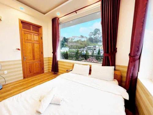 Postel nebo postele na pokoji v ubytování Hoa Chuông Villa Đà Lạt