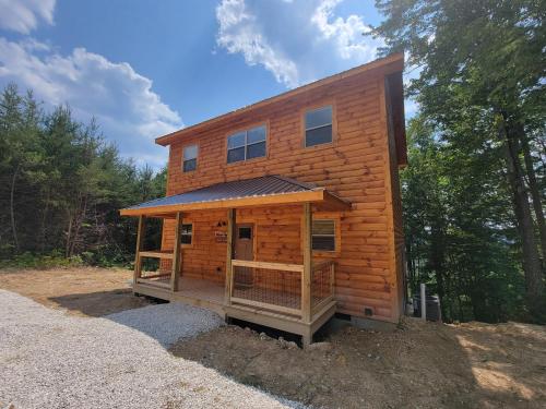 a wooden cabin in the middle of a forest at Skyline Chalet in Rogers