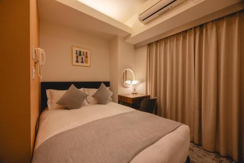 Ένα ή περισσότερα κρεβάτια σε δωμάτιο στο Centurion Hotel Residential Akasaka Station