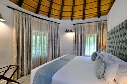 Кровать или кровати в номере Black Eagle Hotel & Spa