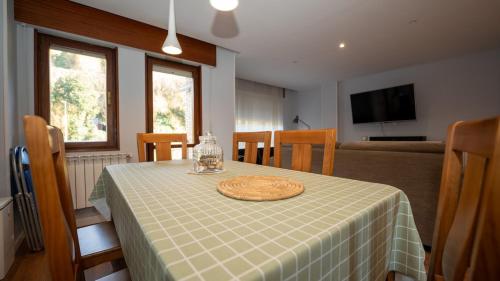 TV a/nebo společenská místnost v ubytování Cozy apartment in downtown Somo