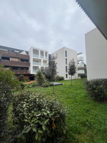 Joli T2 Terrasse Parking privé Confort - Maconciergerie34