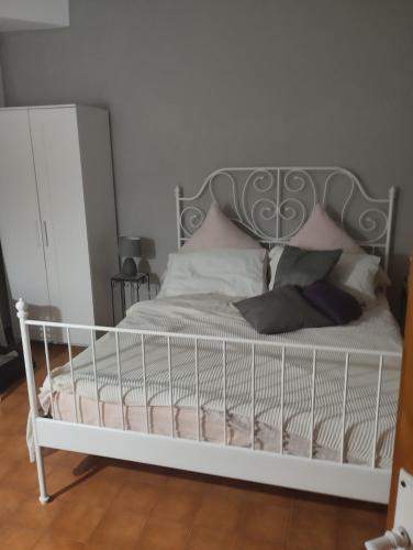 a white bed with pillows on it in a room at Al Passo di Thalia in Ricadi