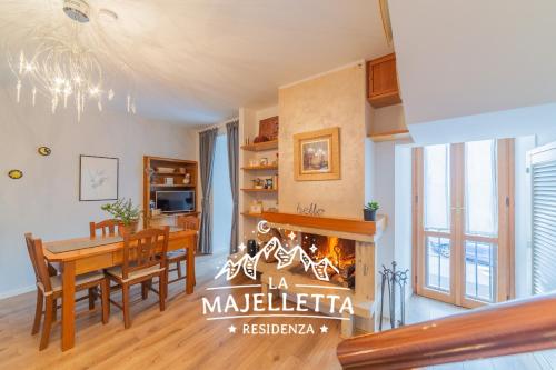 a dining room with a table and a fireplace at La Majelletta Bed & Breakfast in Guardiagrele