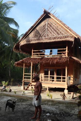 Domácí mazlíčci ubytovaní s hosty v ubytování Toro Simalatcat - Private all inclusive, Accom, Food, 2x daily surf trips, guide, barrels