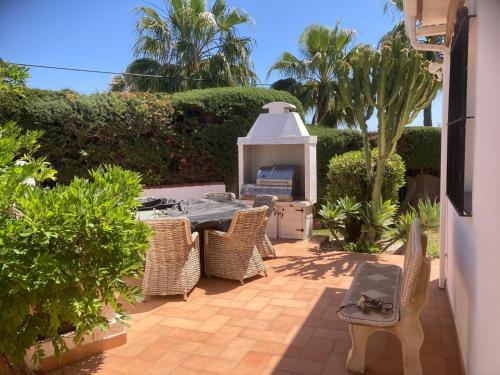 Villa Las Palmeras with heated pool, La Cala de Mijas