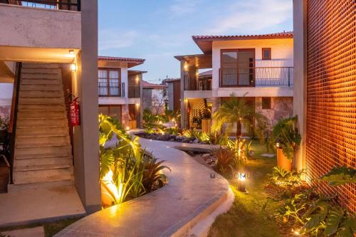 a house with a pathway in front of a building at O Melhor Lugar p/ Se Hospedar na Chapada Diamantina - Diamantino Residence - Lar Aconchego in Mucugê