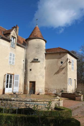 an old building with a tower on the side of it at Les Epaux in Salornay-sur-Guye