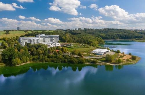 an aerial view of a building on an island in a lake at Bio-Seehotel Zeulenroda in Zeulenroda