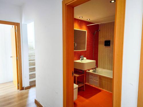 a bathroom with a sink and a tub and a mirror at Pinzon, gezellige familievilla met groot zwembad. in Lloret de Mar
