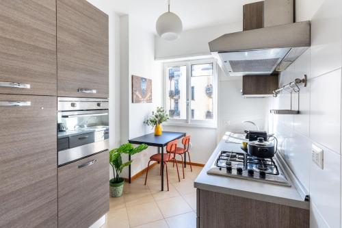 Duomo-Navigli - Two Bedrooms & Terrace with Wi-Fi