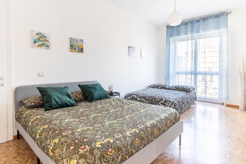Duomo-Navigli - Two Bedrooms & Terrace with Wi-Fi