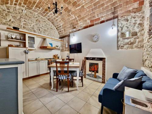 A kitchen or kitchenette at Casa Adua by TraMonti Apartments