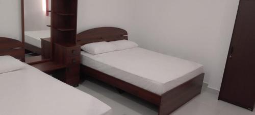 Postel nebo postele na pokoji v ubytování Heritage City Hotel Anuradhapura