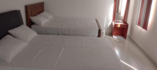 Postel nebo postele na pokoji v ubytování Heritage City Hotel Anuradhapura