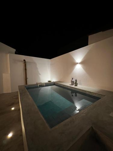 a large swimming pool in a room with a ceiling at Casa Postigo no Campo in Campinho