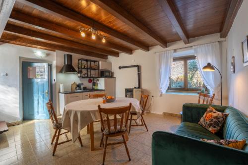Casa Nadia in Peroj - Haus für 8 Personen