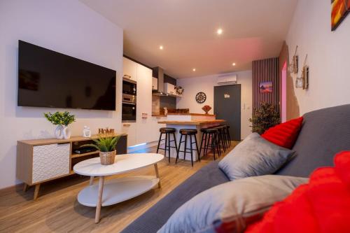 a living room with a couch and a table at Balneotherapy, cozy, family-friendly in Villars