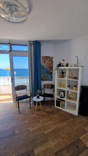 Warm & cozy with lovely sea view