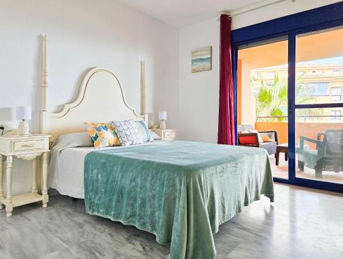 Beautiful sea views duplex penthouse in Manilva