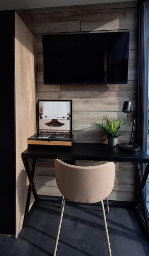 Μια τηλεόραση ή/και κέντρο ψυχαγωγίας στο Keller Apartment - DQ Tower