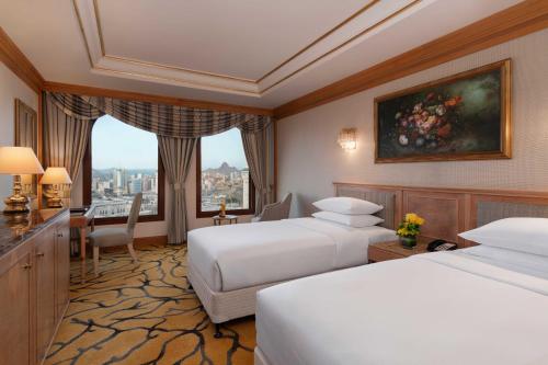 Postel nebo postele na pokoji v ubytování Makkah Hotel