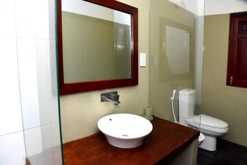 Bilik mandi di Dinuda Villas - Kalpitiya