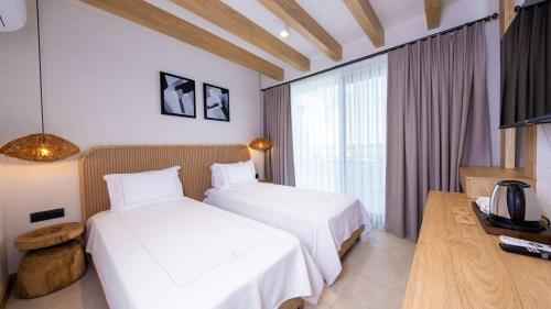 Postel nebo postele na pokoji v ubytování Club Kavala Beach Hotel Assos