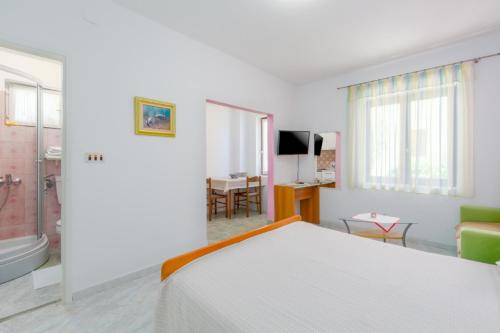 Apartments Orange 167