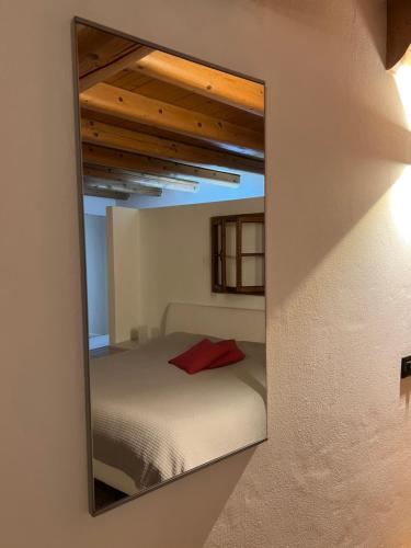 Ένα ή περισσότερα κρεβάτια σε δωμάτιο στο Casa Ischia Lago