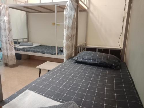 a room with two bunk beds and a mirror at มังกรเลโฮสเทล Mangkonlay Hostel in Ban Khlong Pak