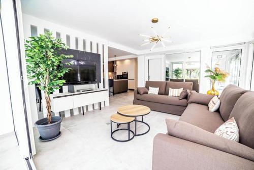 Logement de Prestige avec piscine Vue sur le Golf de la Grande Motte