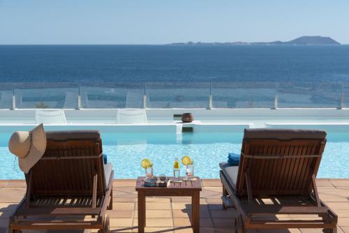 Villa Costa Roja con vistas al mar, piscinas, jacuzzi, mini golf y pádel en Montaña Roja