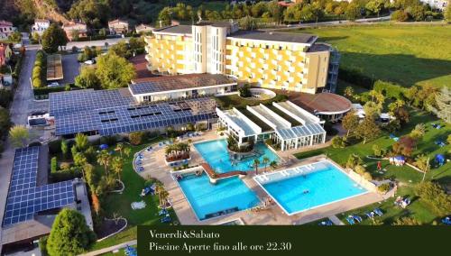 an aerial view of a resort with a pool at Hotel Terme Leonardo in Abano Terme
