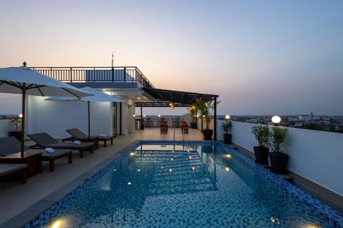 Bazén v ubytování Angkor Channary Hotel nebo v jeho okolí