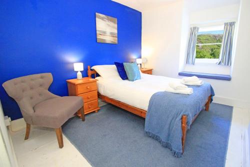 En eller flere senge i et værelse på Riverbank Cottage