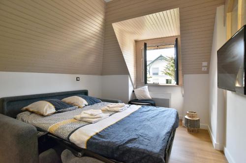 Postel nebo postele na pokoji v ubytování Guy 22 - A Sables d'Or les pins proche plage