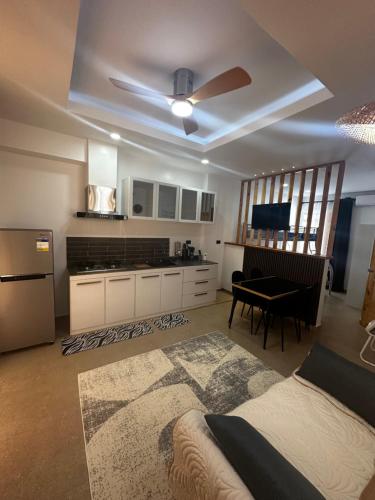 Kuchyň nebo kuchyňský kout v ubytování Hero House