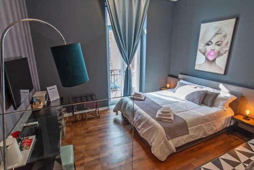 Ένα ή περισσότερα κρεβάτια σε δωμάτιο στο Gram Suites