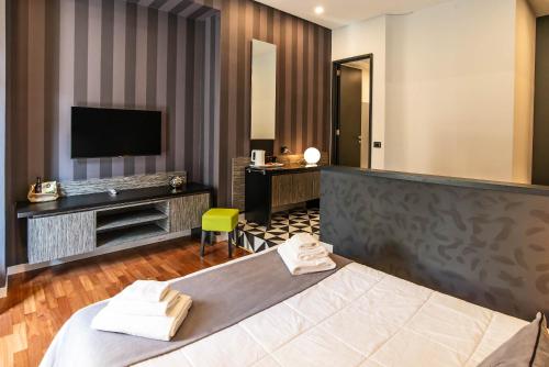 Μια τηλεόραση ή/και κέντρο ψυχαγωγίας στο Gram Suites