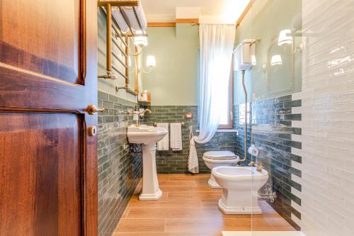 a bathroom with two toilets and a sink at Altalena Luxury Rooms and Spa in Siena