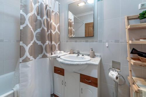 Sunnyside Suite-Portimão (Great beaches & Nearby Golfing)