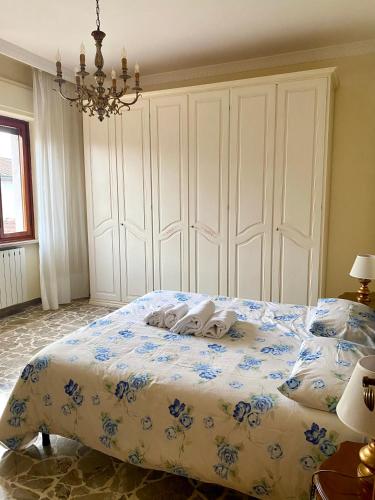 Ένα ή περισσότερα κρεβάτια σε δωμάτιο στο Casa "I DEL CARLO"