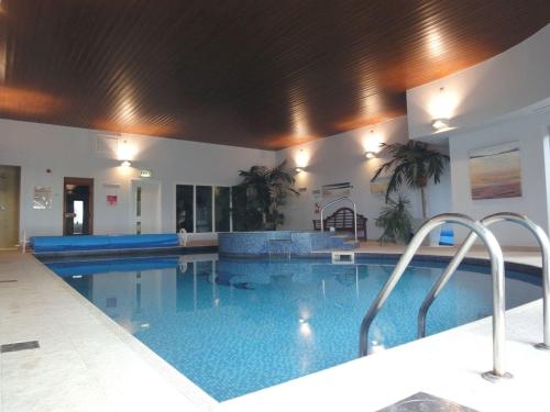 a large swimming pool in a hotel room at 6 Burgh Island in Kingsbridge