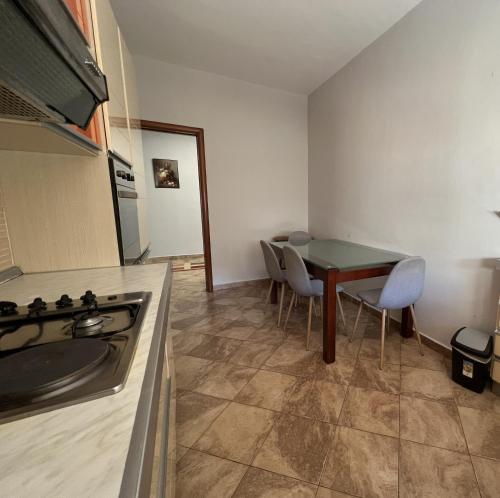 Η κουζίνα ή μικρή κουζίνα στο Elly Apartment